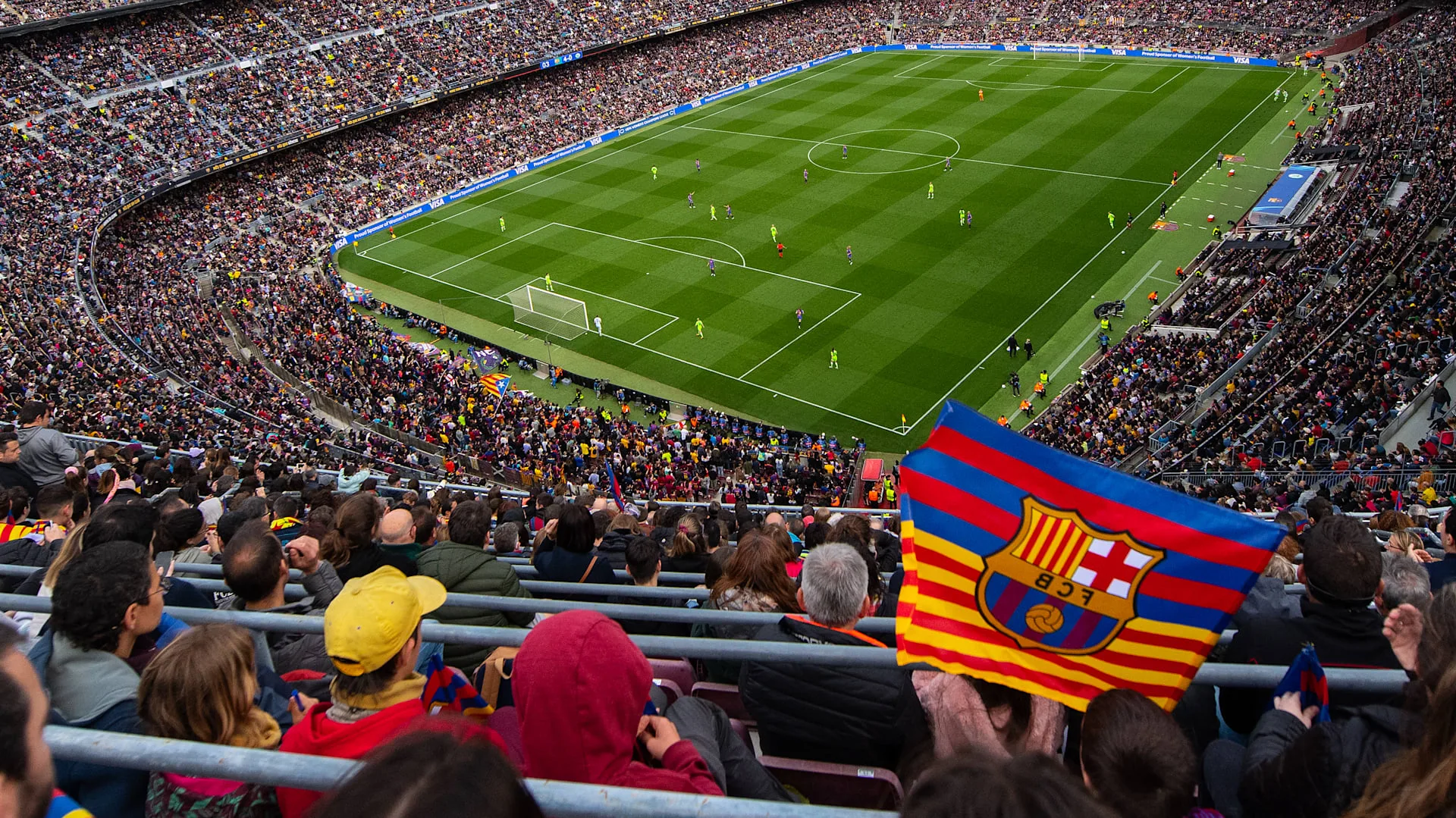 诺坎普球场全景俯瞰万人座无虚席的壮观场面